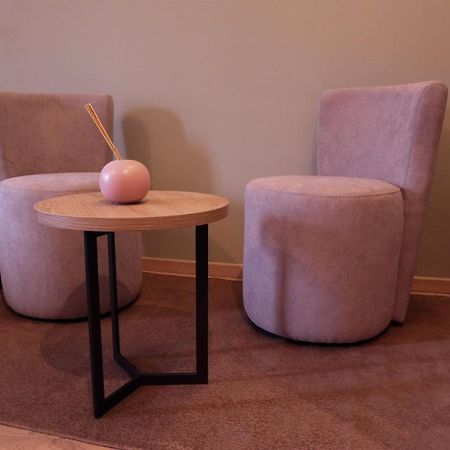 בארי Manhattan Room & Suite מראה חיצוני תמונה
