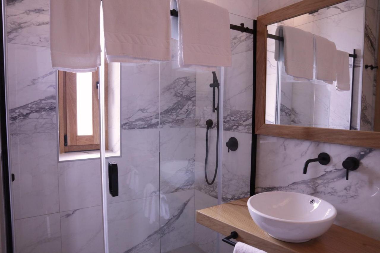 בארי Manhattan Room & Suite מראה חיצוני תמונה