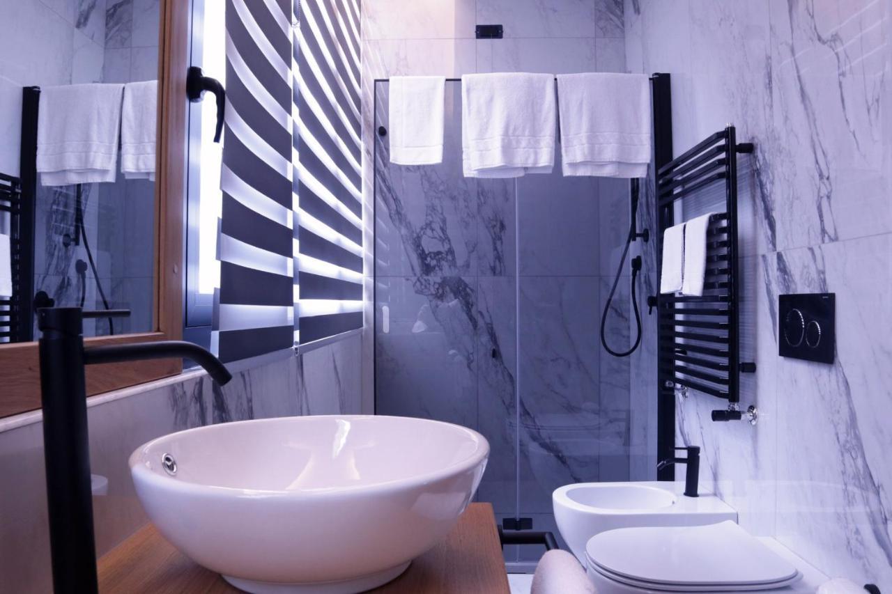 בארי Manhattan Room & Suite מראה חיצוני תמונה