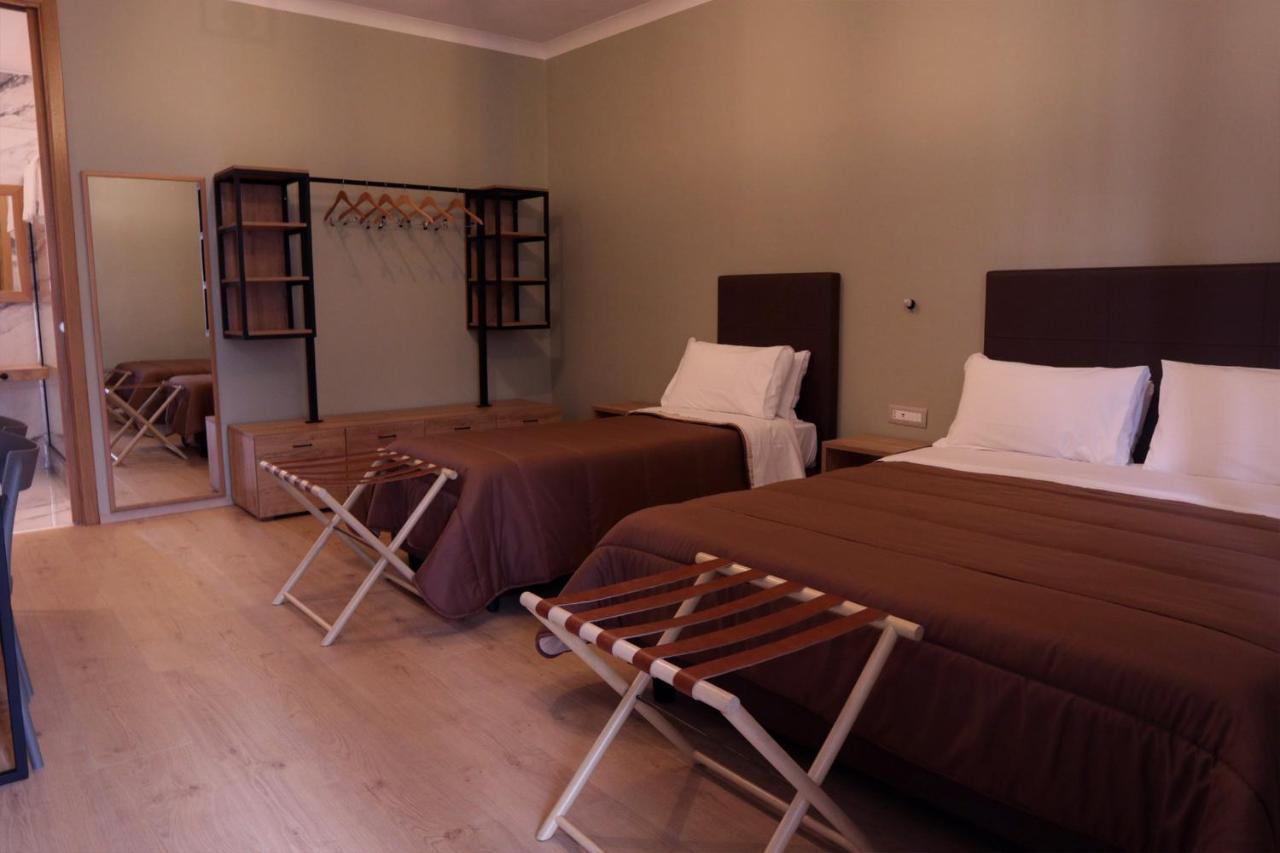 בארי Manhattan Room & Suite מראה חיצוני תמונה