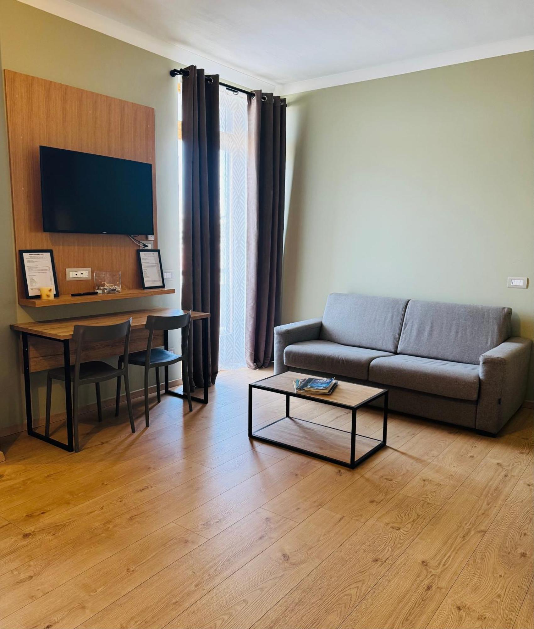 בארי Manhattan Room & Suite מראה חיצוני תמונה